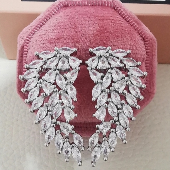 Diamond Angel Wing Ring - Picture 15 of 15